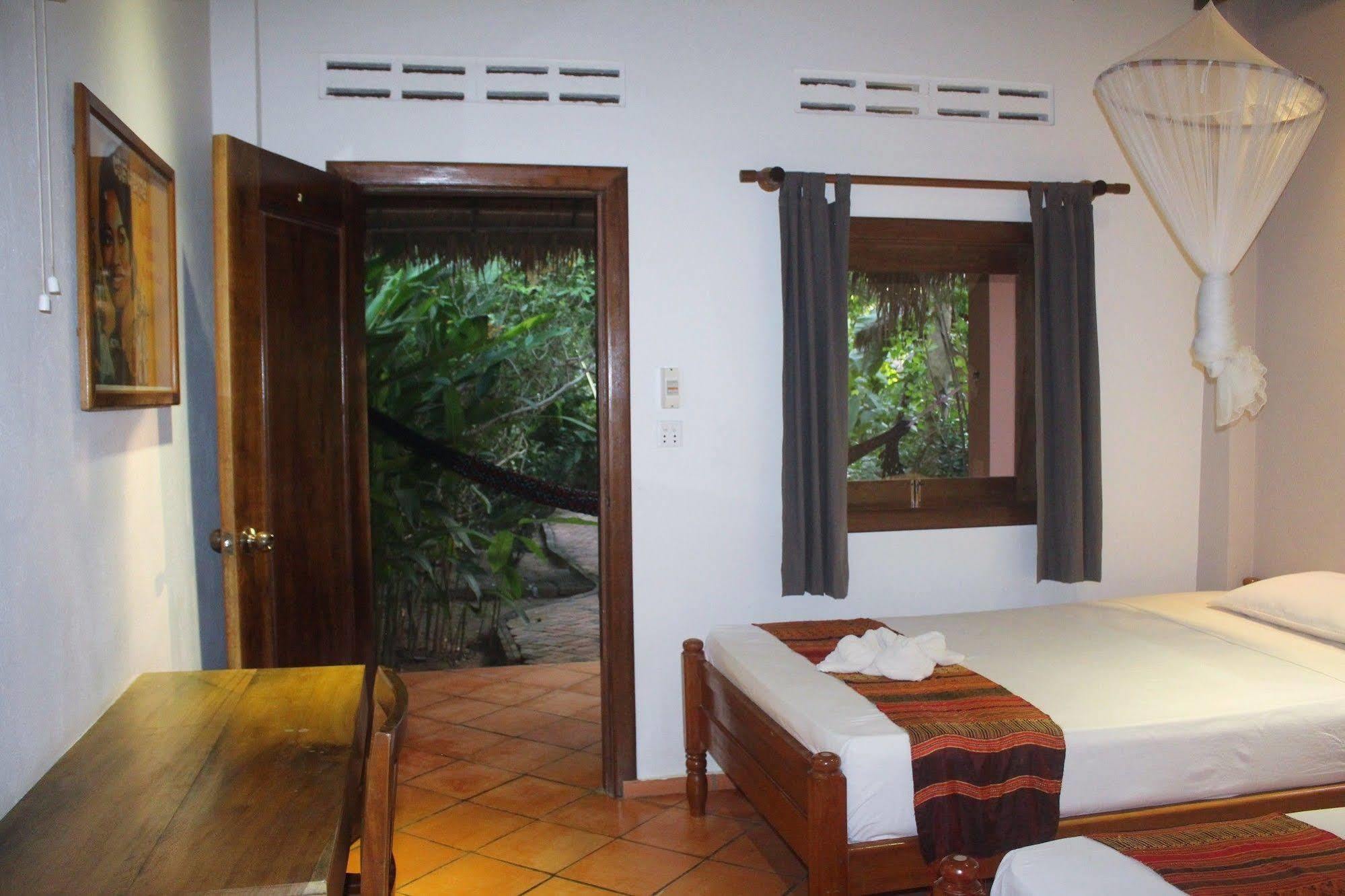 Botanica Guesthouse Kep Extérieur photo