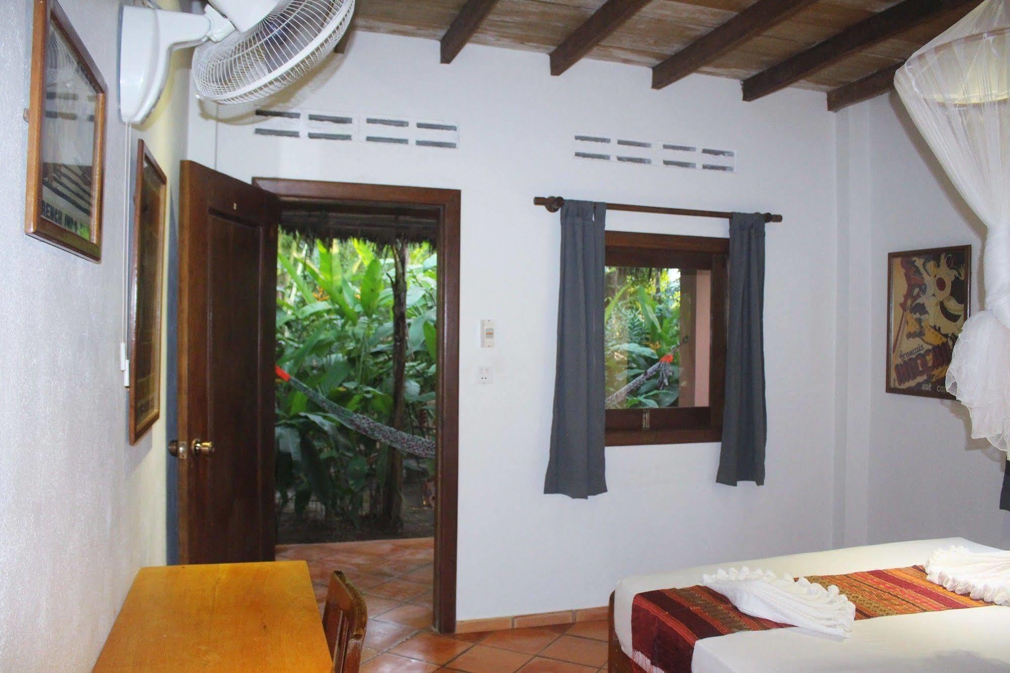Botanica Guesthouse Kep Extérieur photo